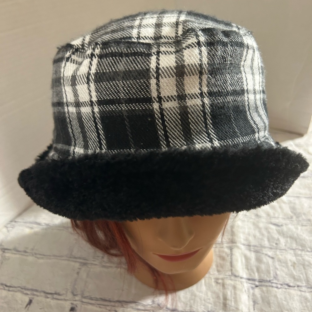 LINING FAUX FUR BLACK PLAID ONE SIZE BUCKET STYLE WOMEN’S HAT
